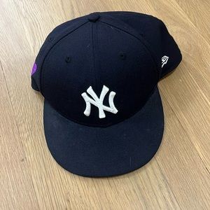 Vintage New Era New York Yankees Fitted Trucker Hat Size 7.5 embroidered hearts